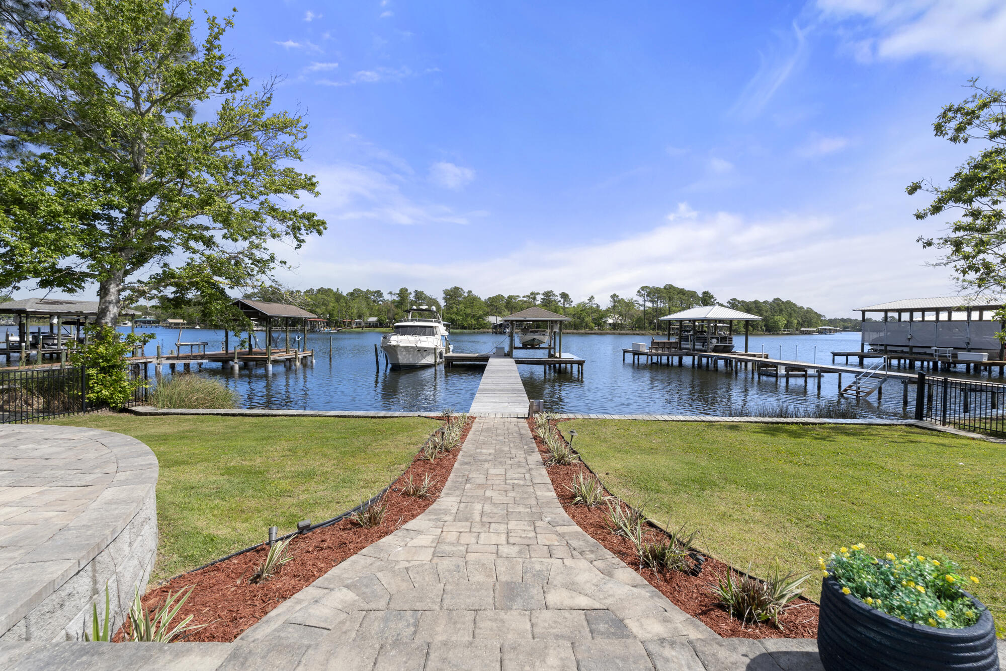 BAY GROVE - Residential