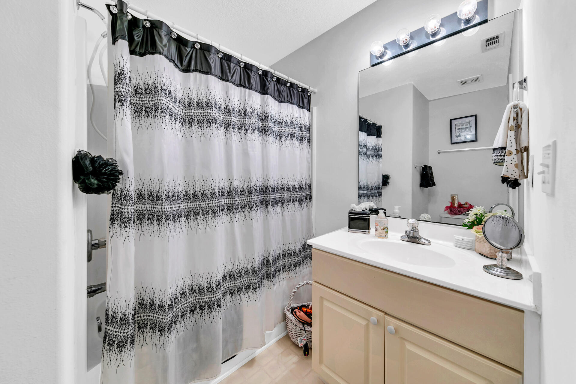 PELICAN PLACE T/H EAST LOT 6 & 6G - Residential