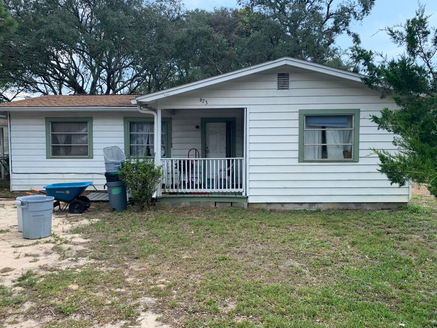 ***The deal you have been looking for!!*** This 3/1 bath home boasts a LARGE backyard, 2019 HVAC, and a roof that is only 8 years old. Centrally located in FWB, this home is perfect for an investor getting into the rental market or a starter home for someone who isn't afraid of a little work.