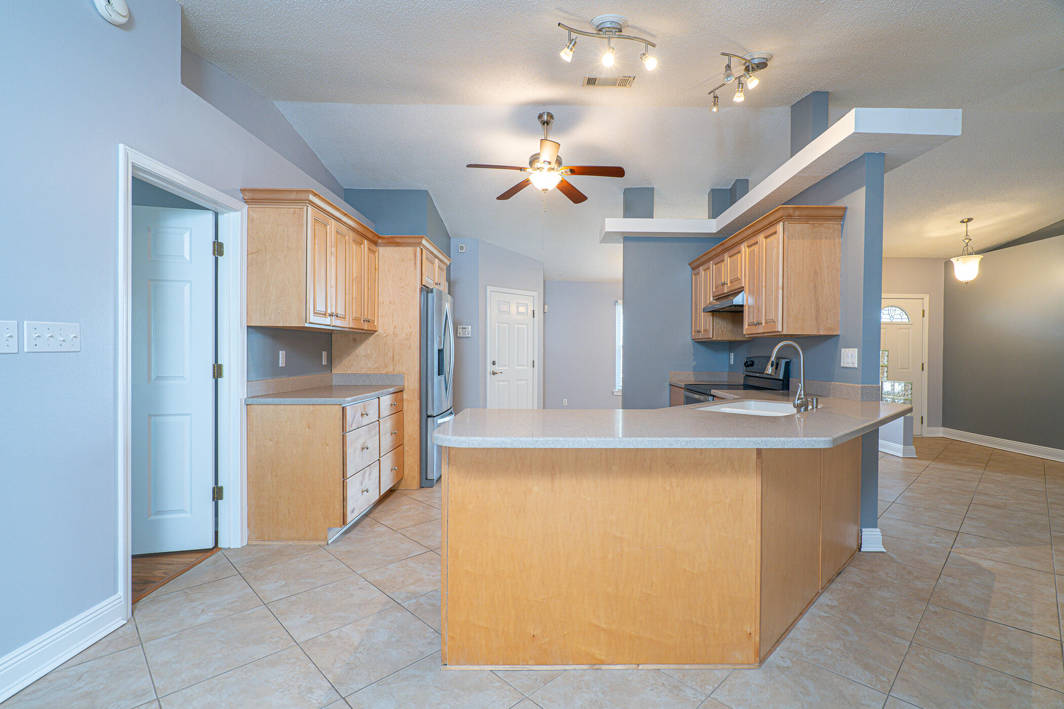 COUNTRY BREEZE ESTATES - Residential