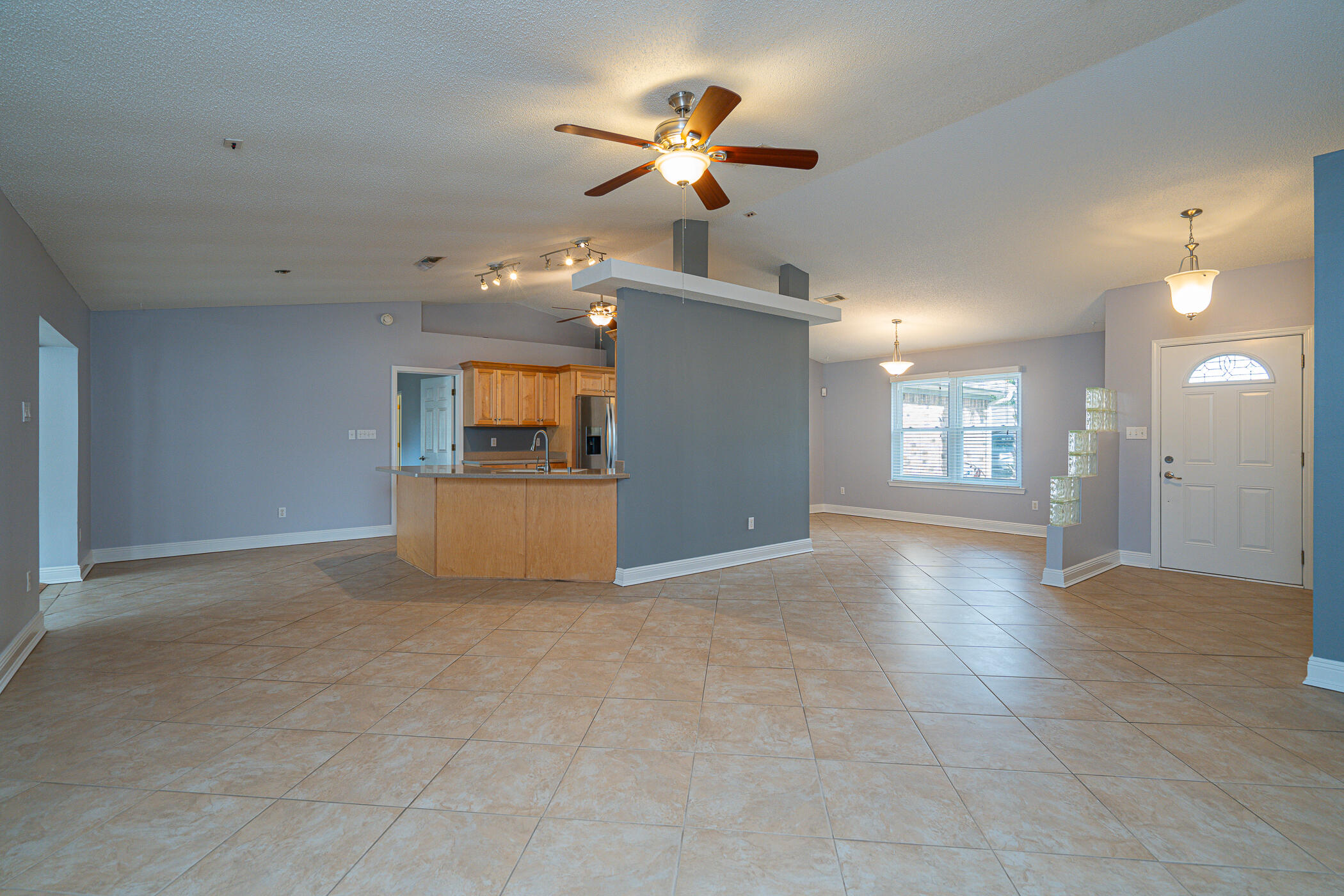 COUNTRY BREEZE ESTATES - Residential
