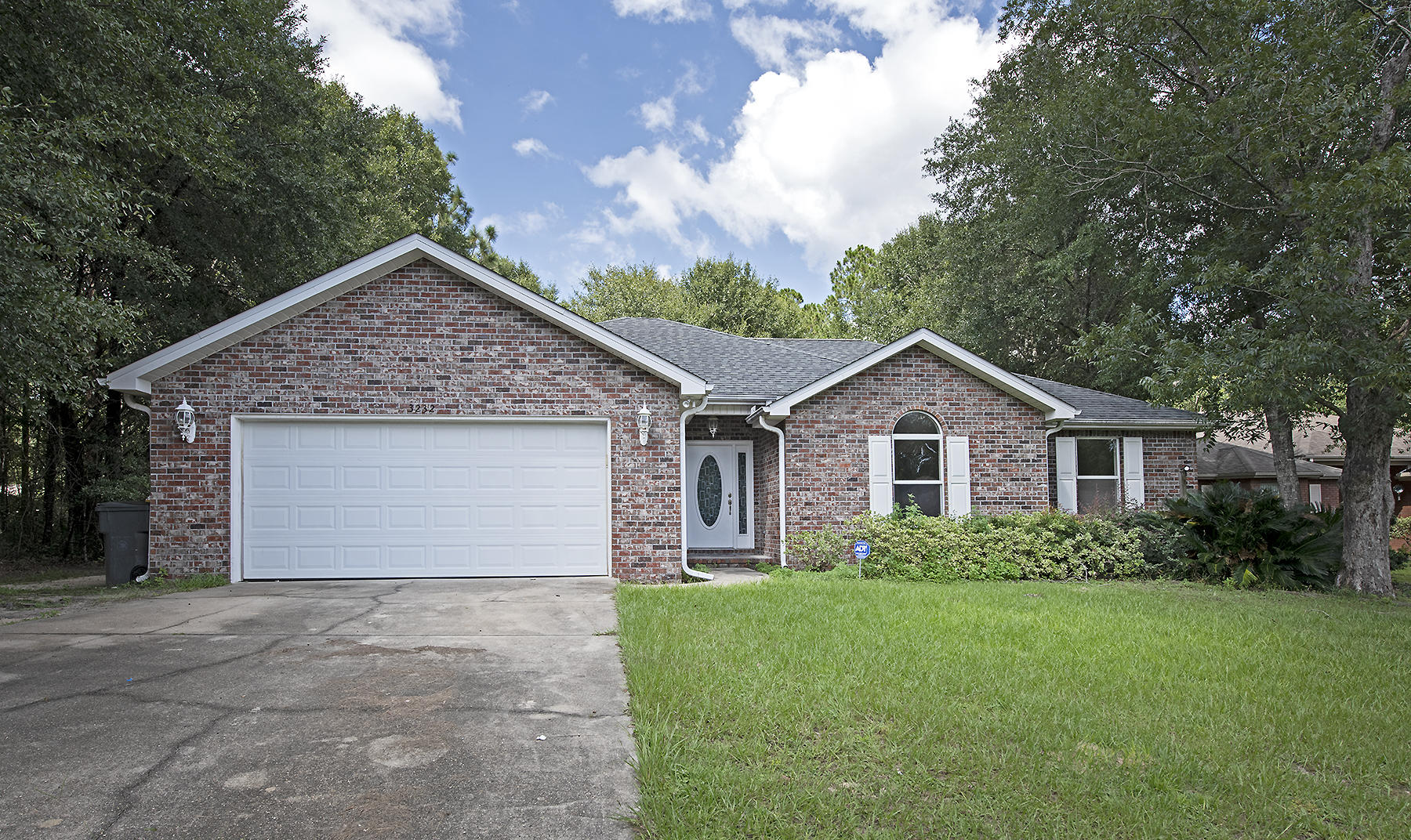 Beautiful all brick 4 bedroom home on a large lot with freshly painted interior! Large great room is accented with crown molding and columned foyer entrance. This split bedroom floor plan offers plenty of space and is very open and bright. The beautiful open kitchen is great for entertaining and overlooks the living and dining areas. The master bed features an ensuite bath with large master bath with garden tub, separate shower, and dual vanity sinks. Large master bedroom offers a walk-in closet, plenty of space for a king sized bed, and a sitting area. Deck provides the perfect place forgrill and overlooks the woodsy backyard.
