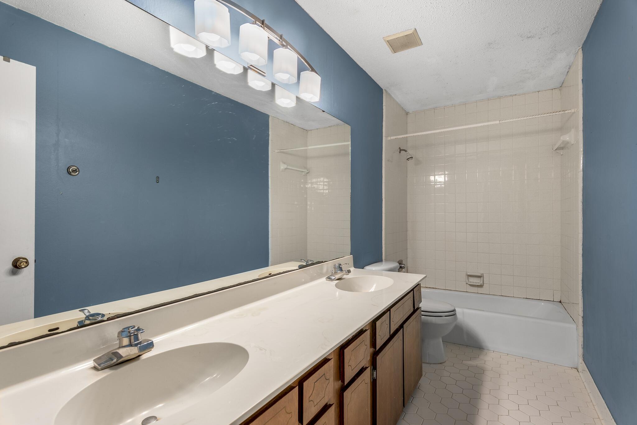 EDGEWATER VILLAGE NORTH - Residential