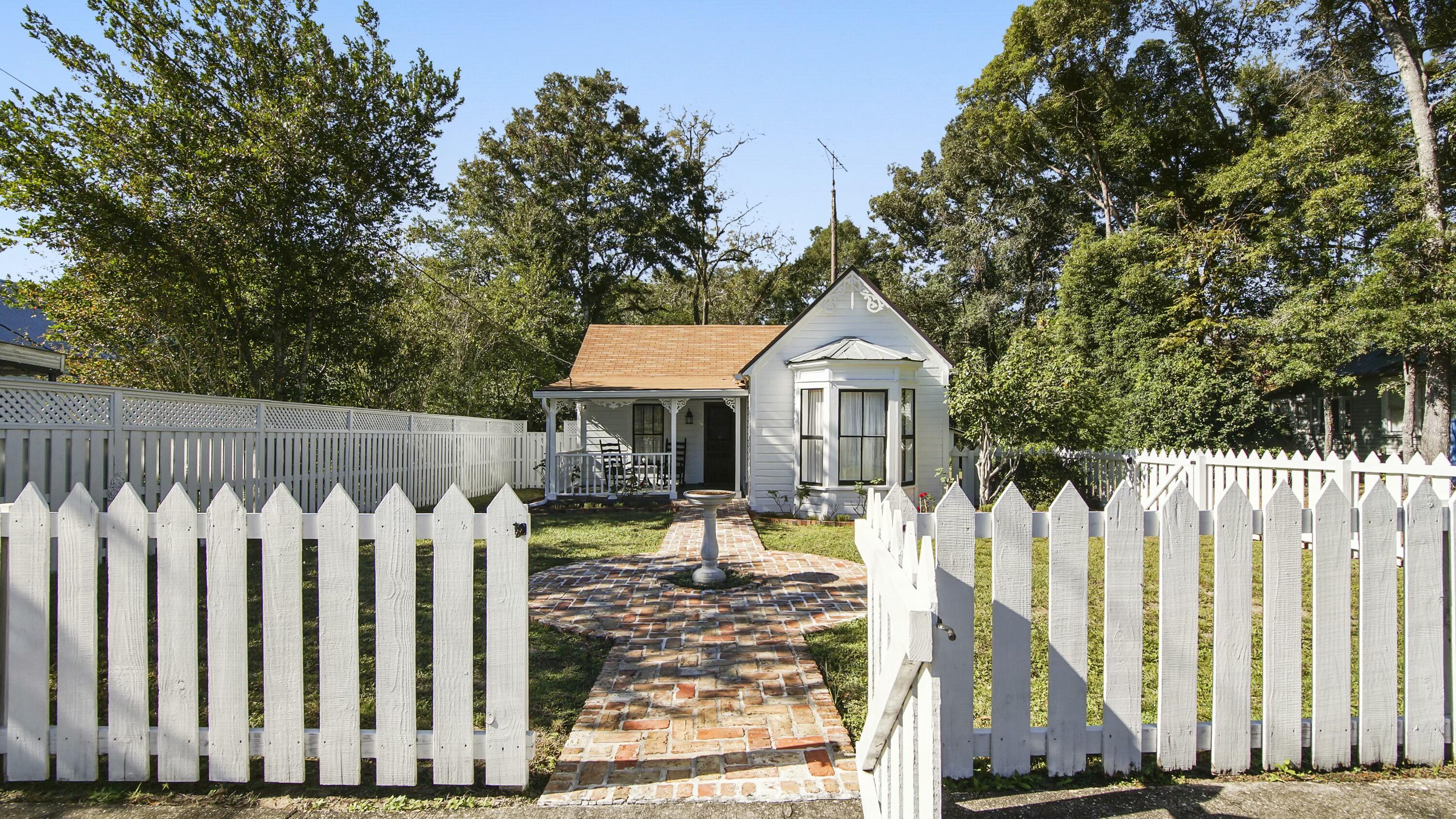 TOWN OF DEFUNIAK SPRINGS - Residential