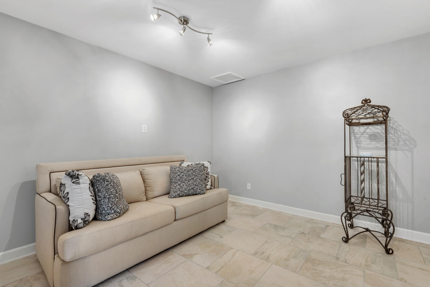 LAKE WAY VILLAS 1 - Residential