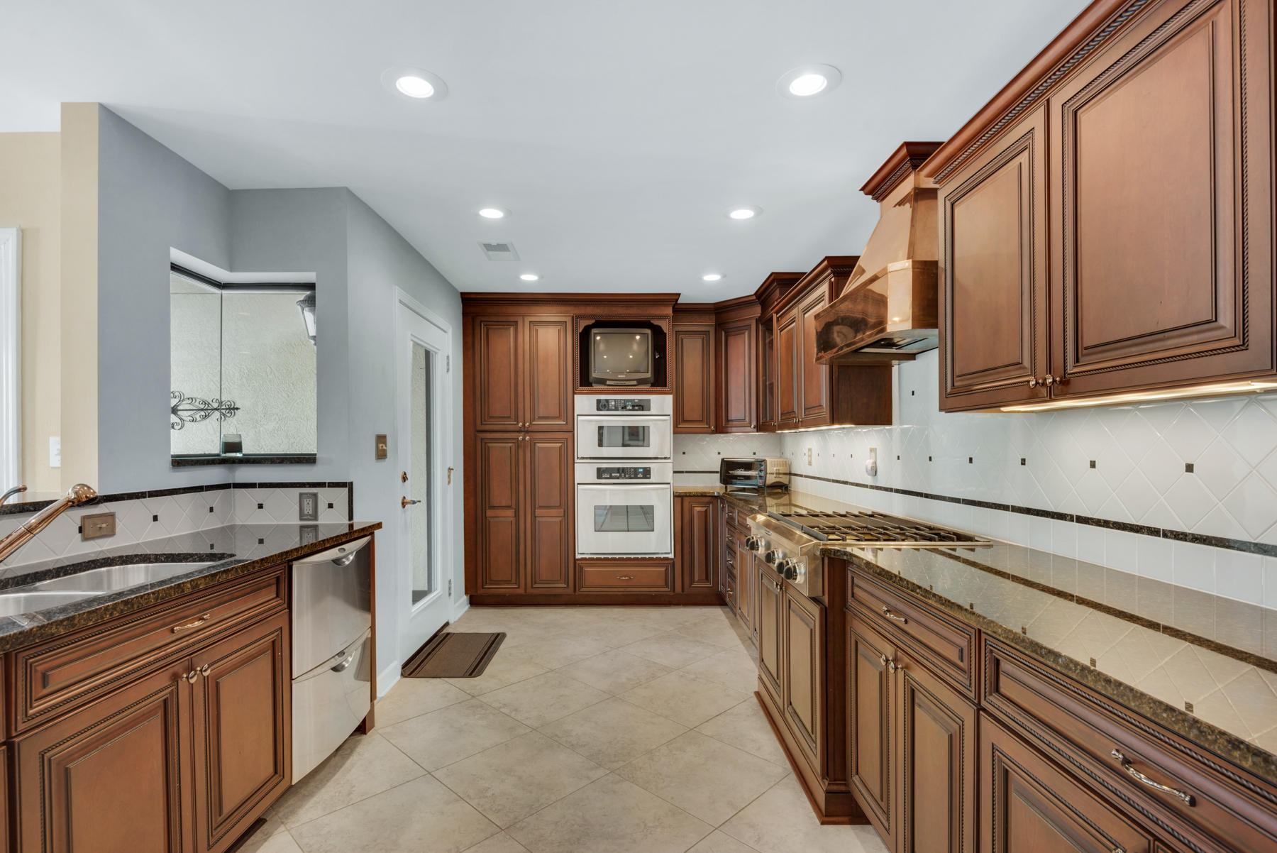 LAKE WAY VILLAS 1 - Residential