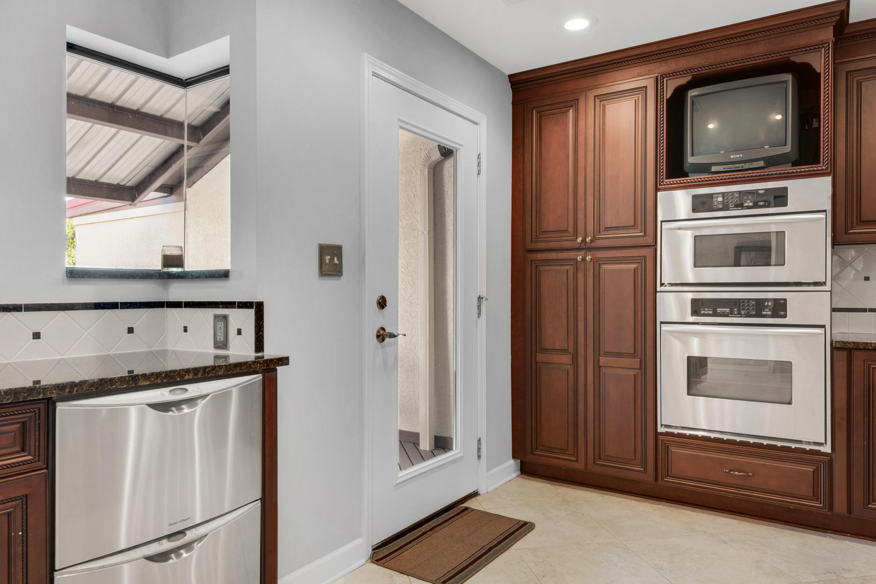 LAKE WAY VILLAS 1 - Residential