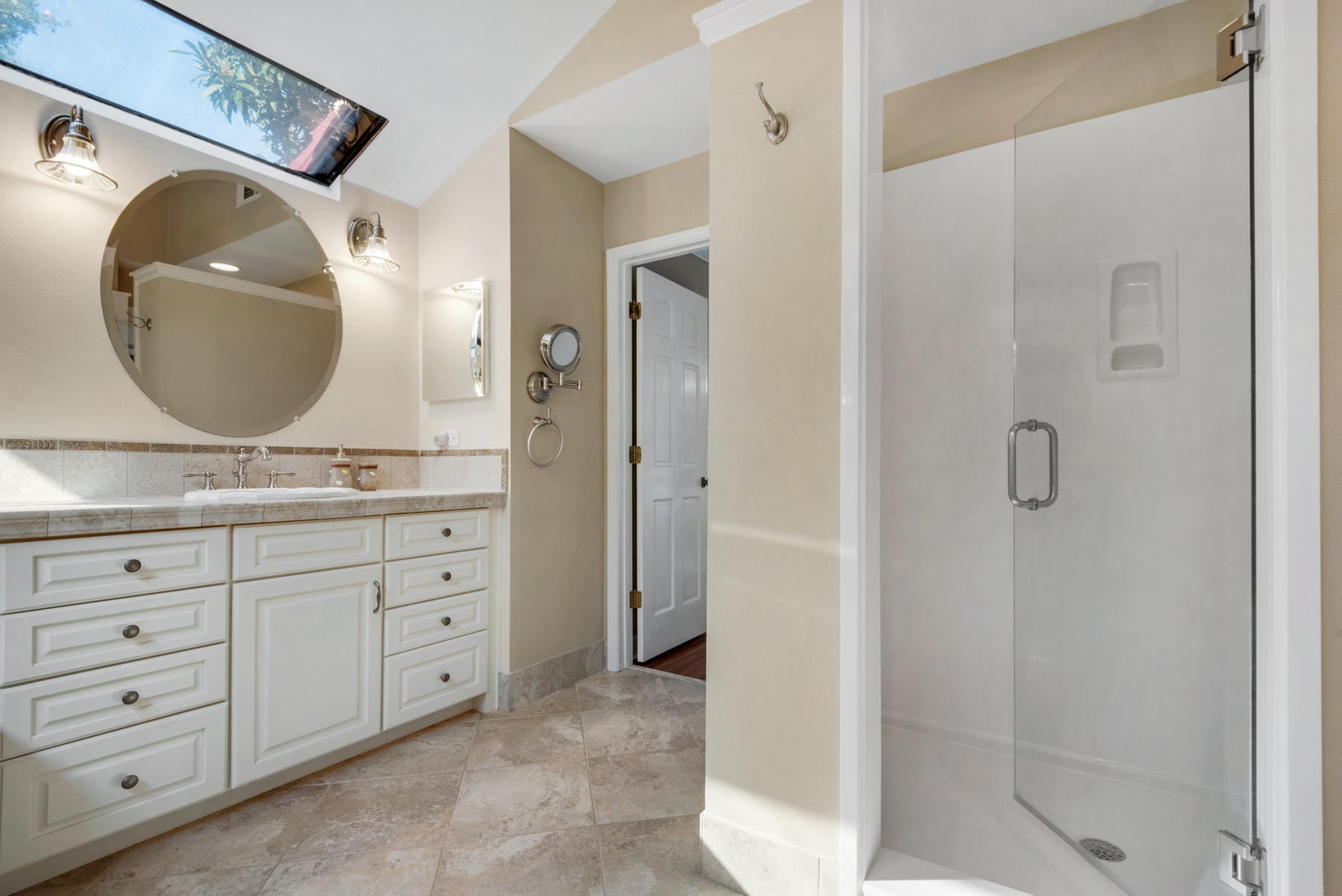 LAKE WAY VILLAS 1 - Residential