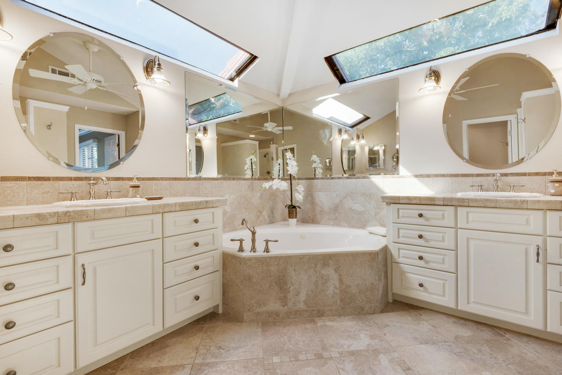 LAKE WAY VILLAS 1 - Residential