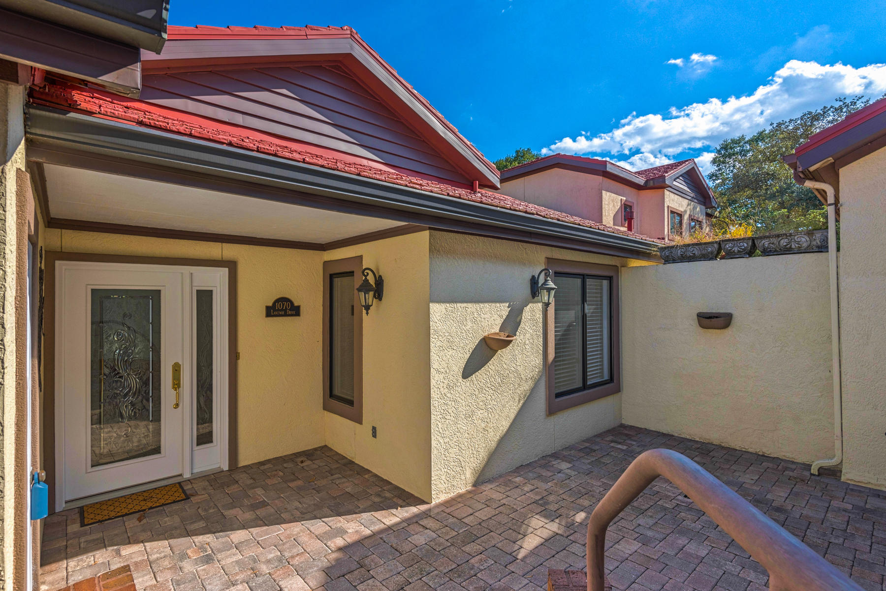 LAKE WAY VILLAS 1 - Residential