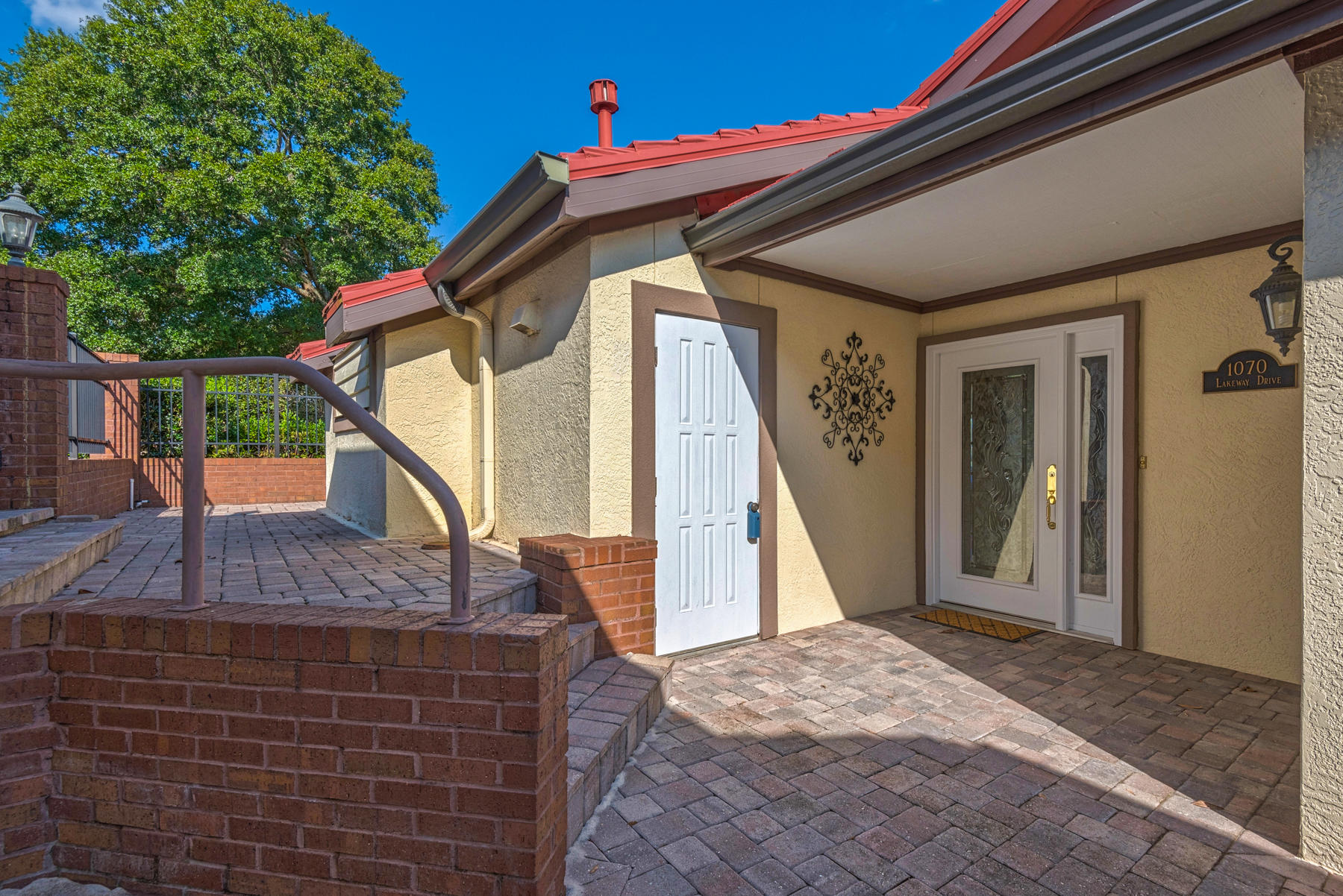 LAKE WAY VILLAS 1 - Residential