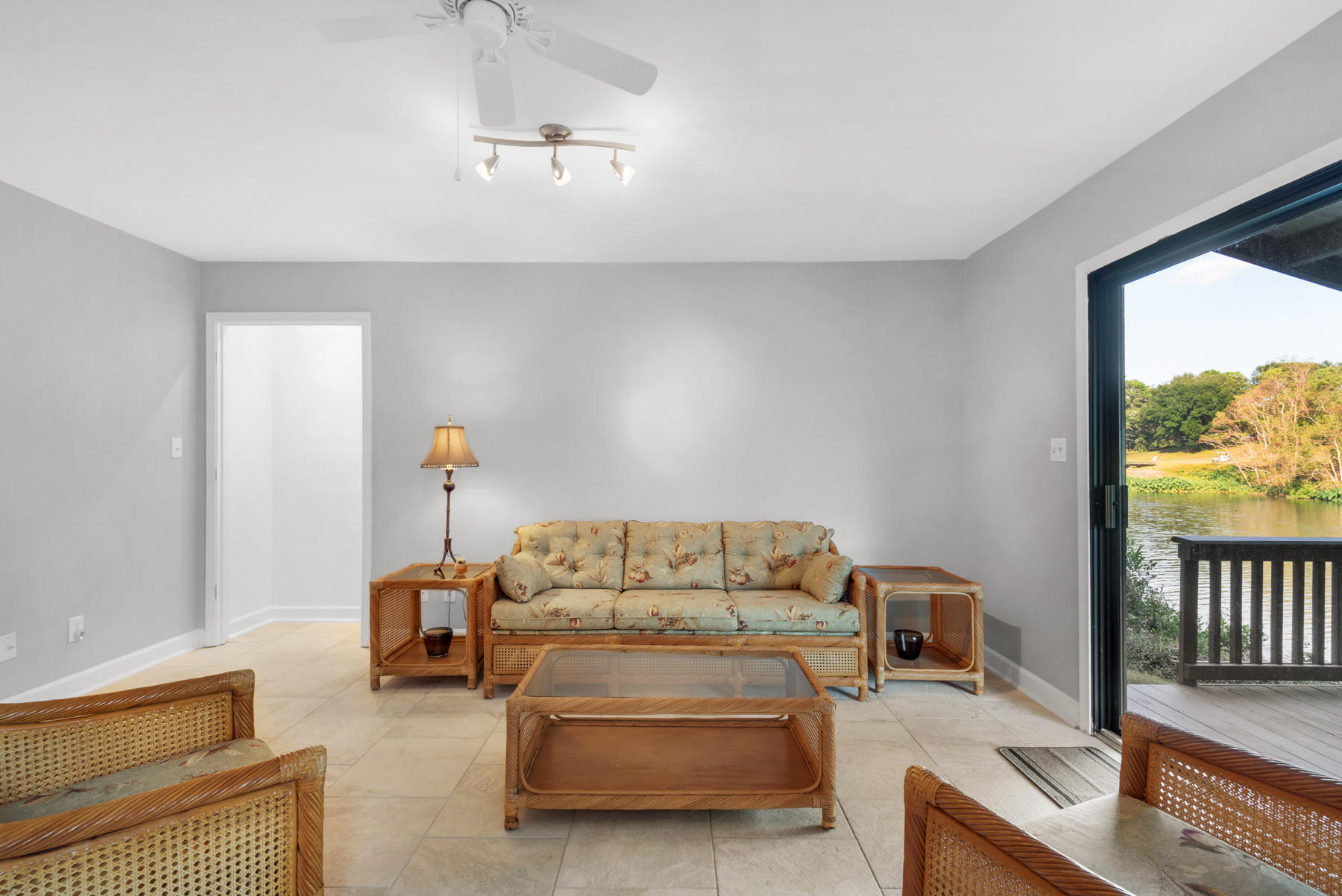 LAKE WAY VILLAS 1 - Residential