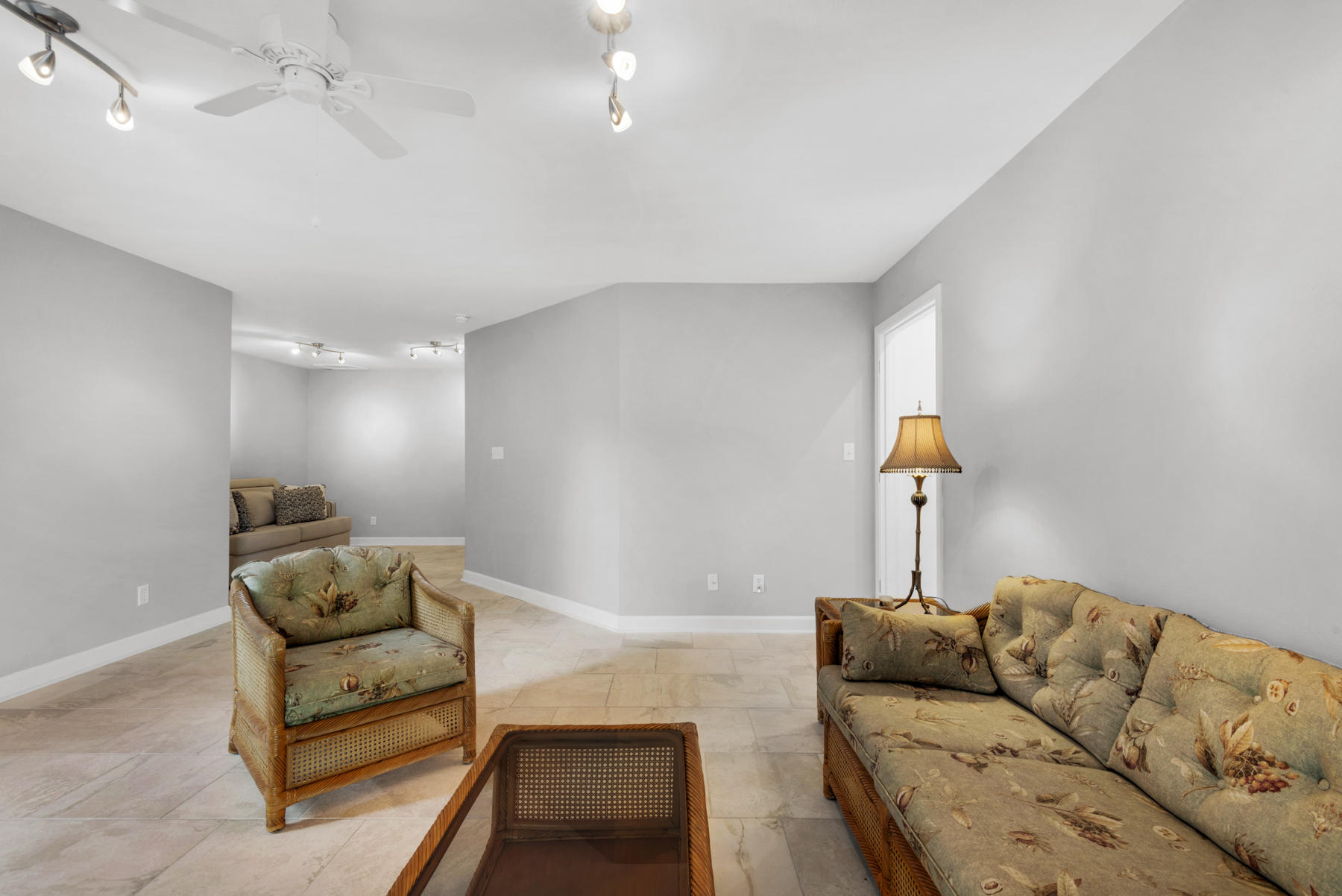 LAKE WAY VILLAS 1 - Residential