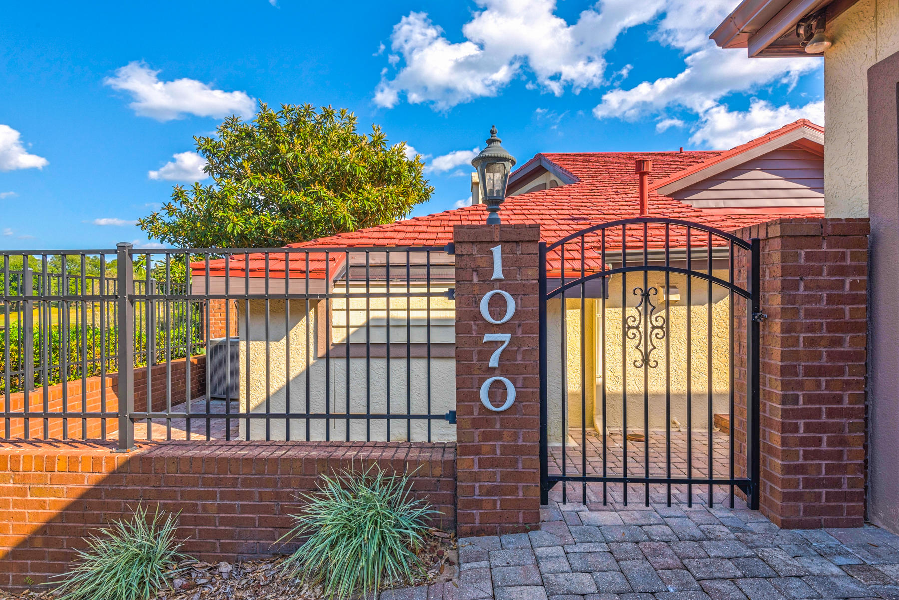 LAKE WAY VILLAS 1 - Residential