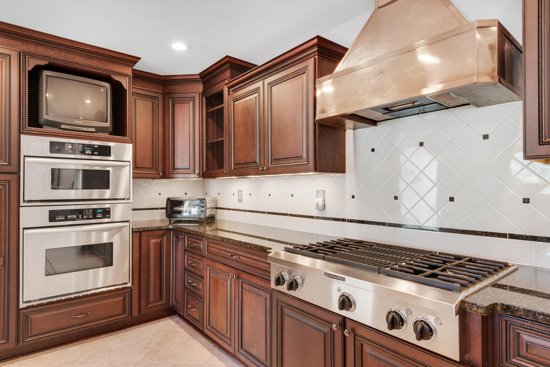 LAKE WAY VILLAS 1 - Residential