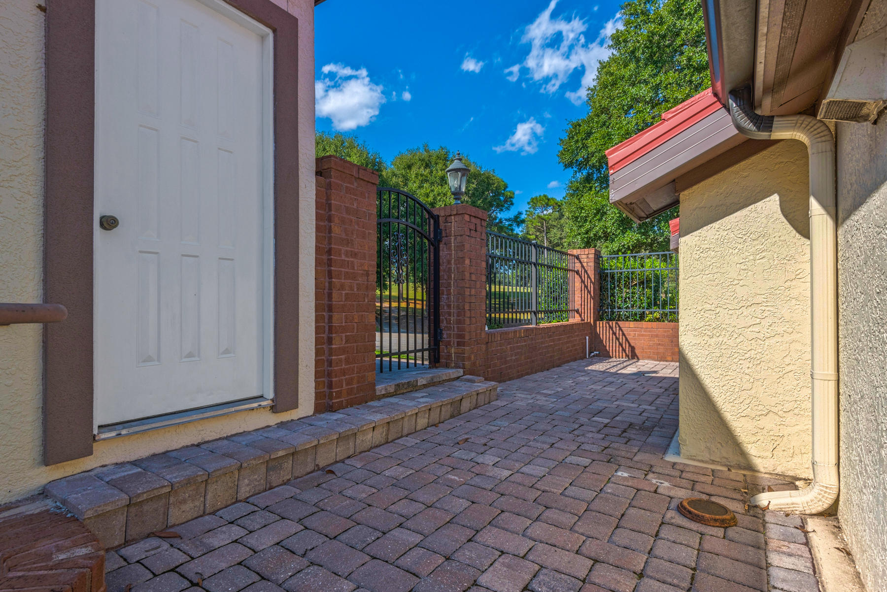 LAKE WAY VILLAS 1 - Residential