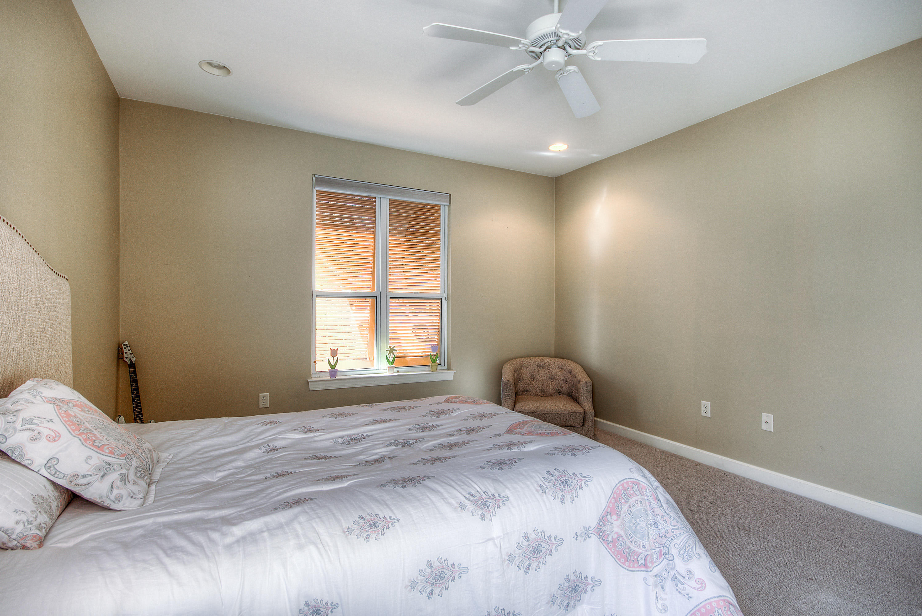 CRYSTAL LAKE - Residential