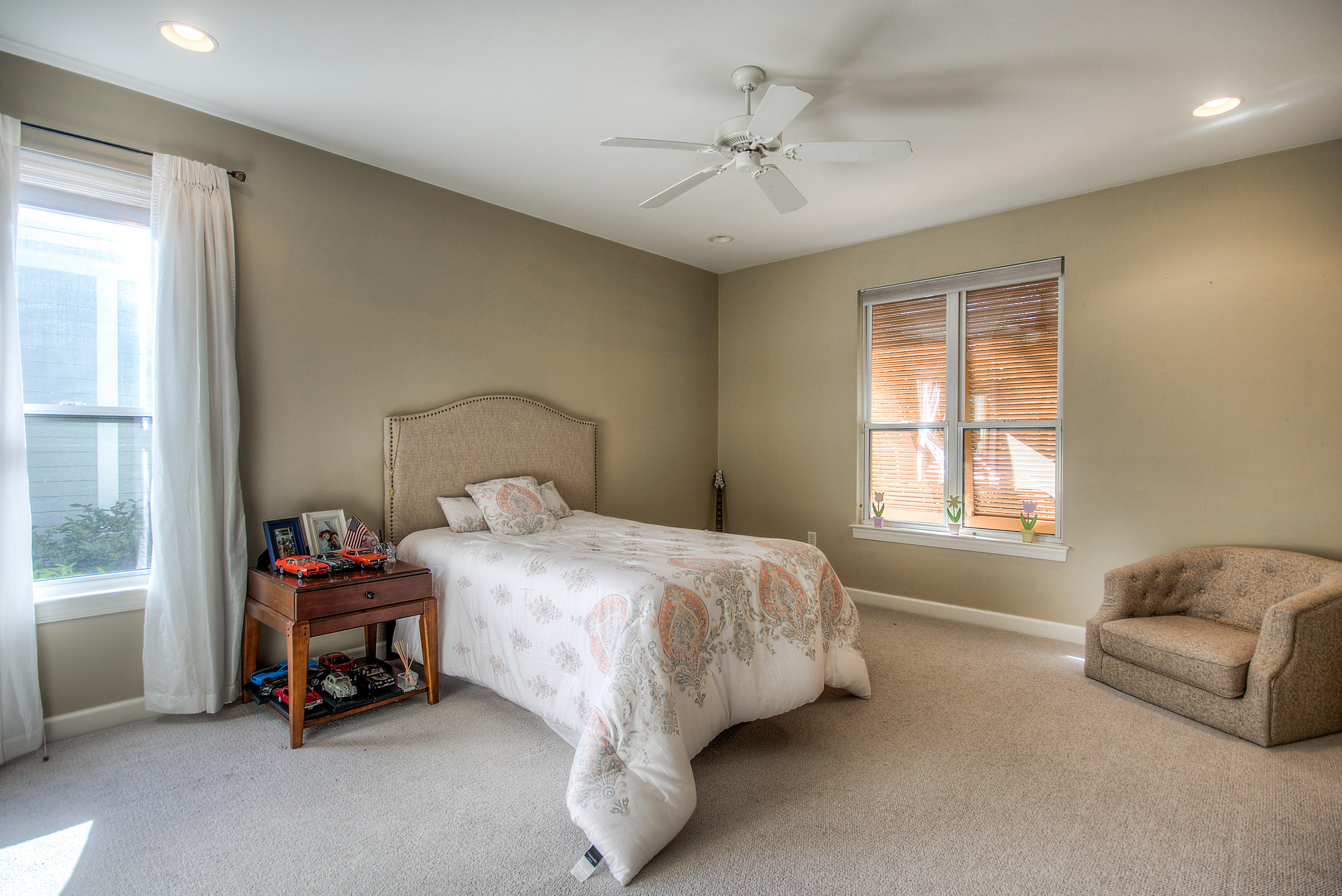 CRYSTAL LAKE - Residential