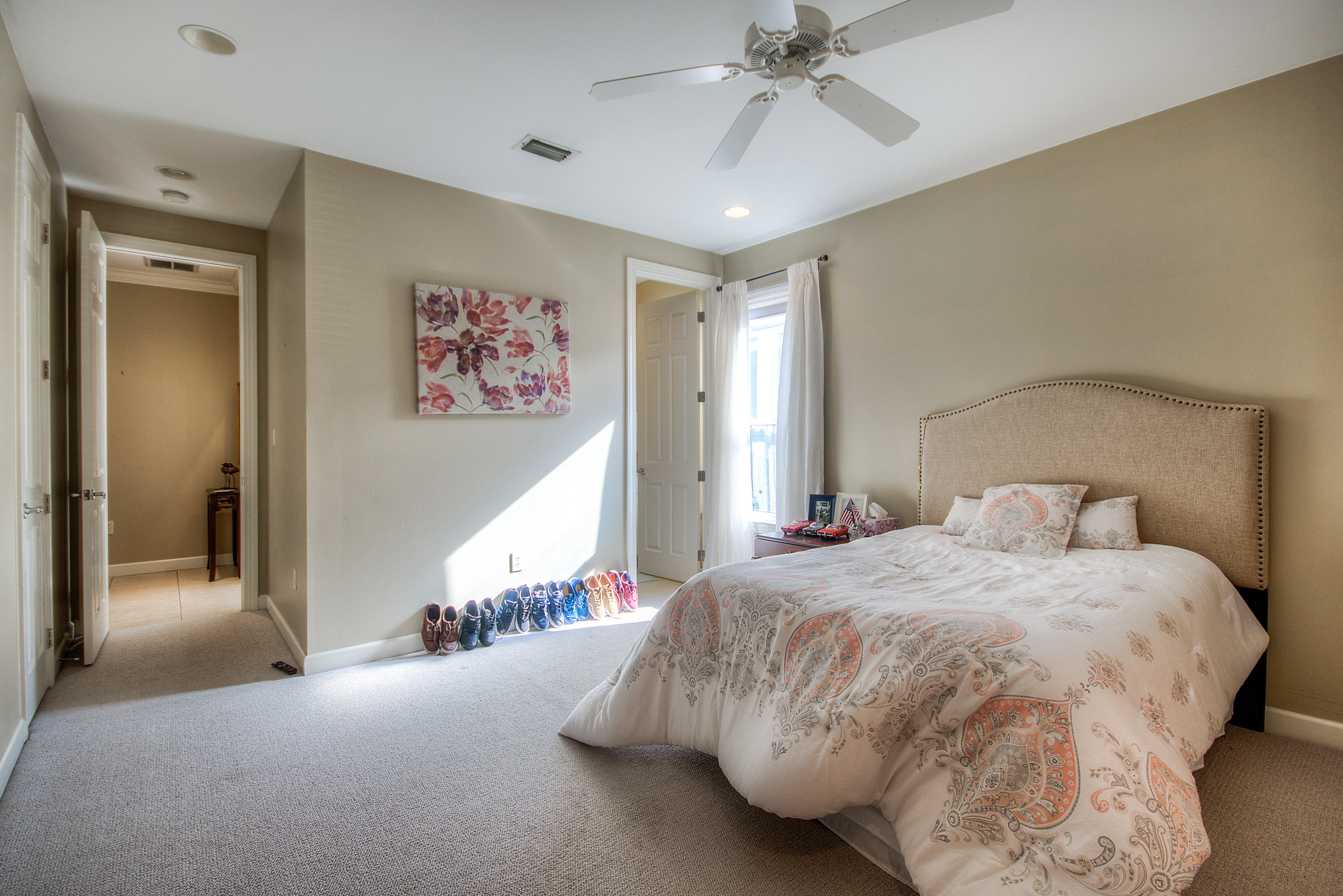 CRYSTAL LAKE - Residential