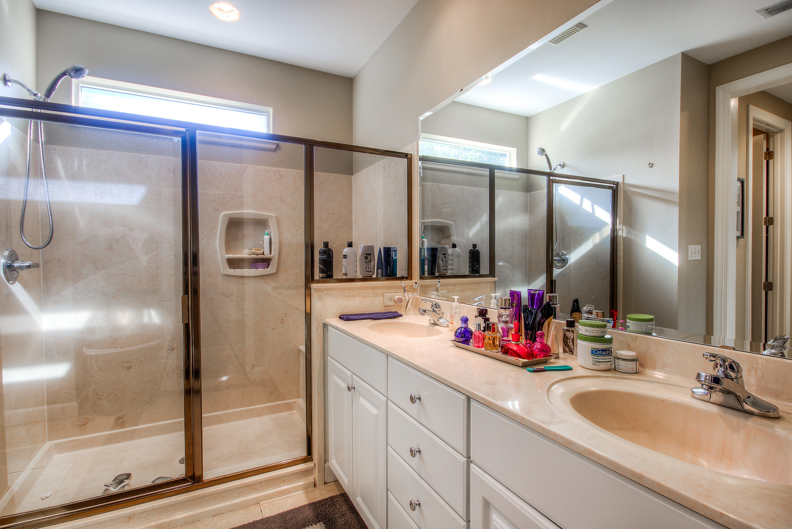 CRYSTAL LAKE - Residential