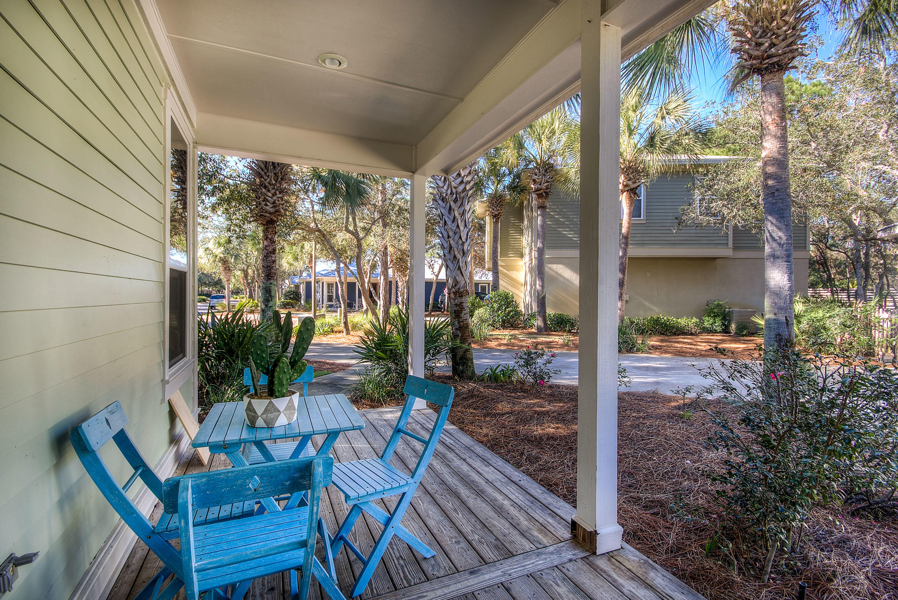 CRYSTAL LAKE - Residential