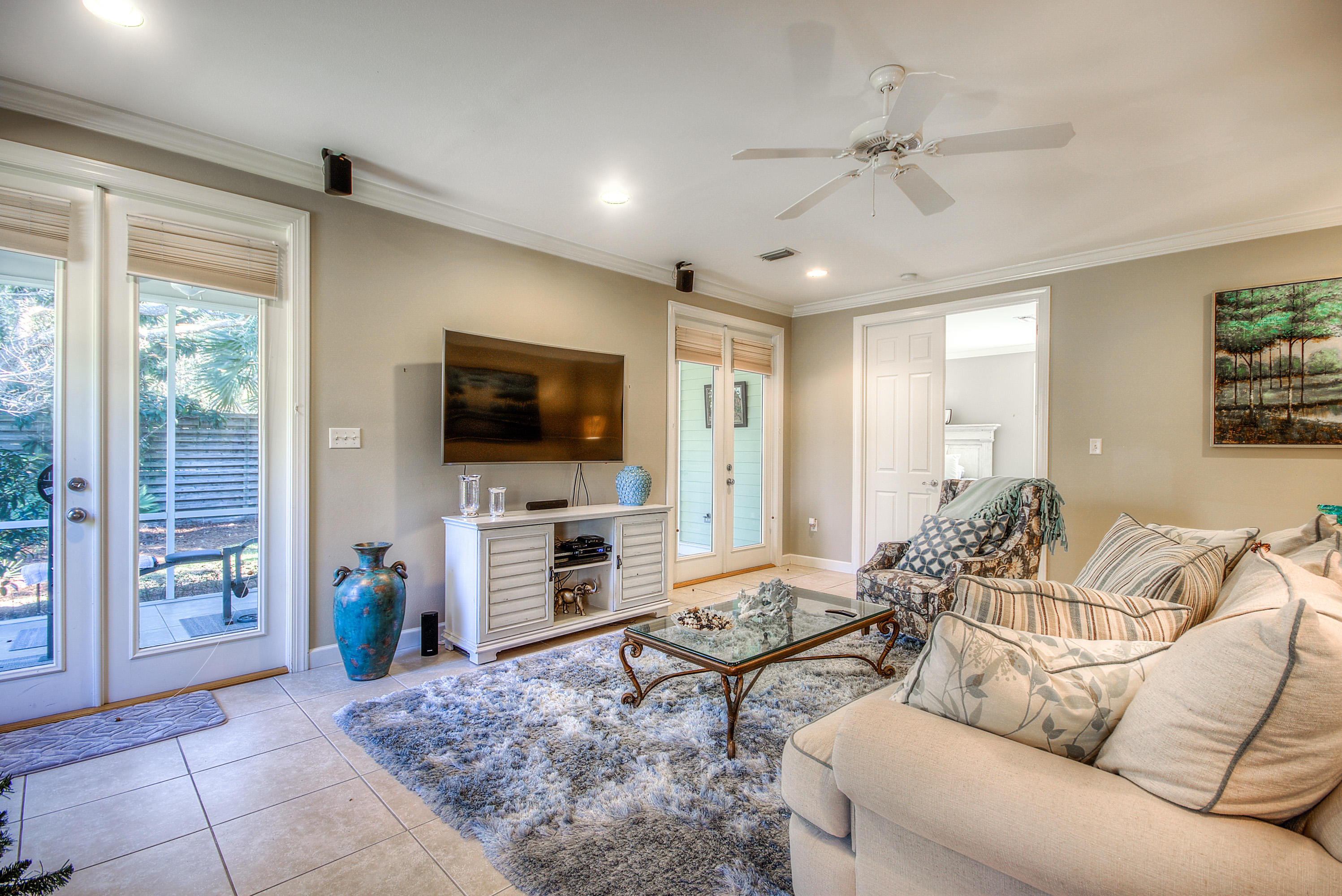 CRYSTAL LAKE - Residential