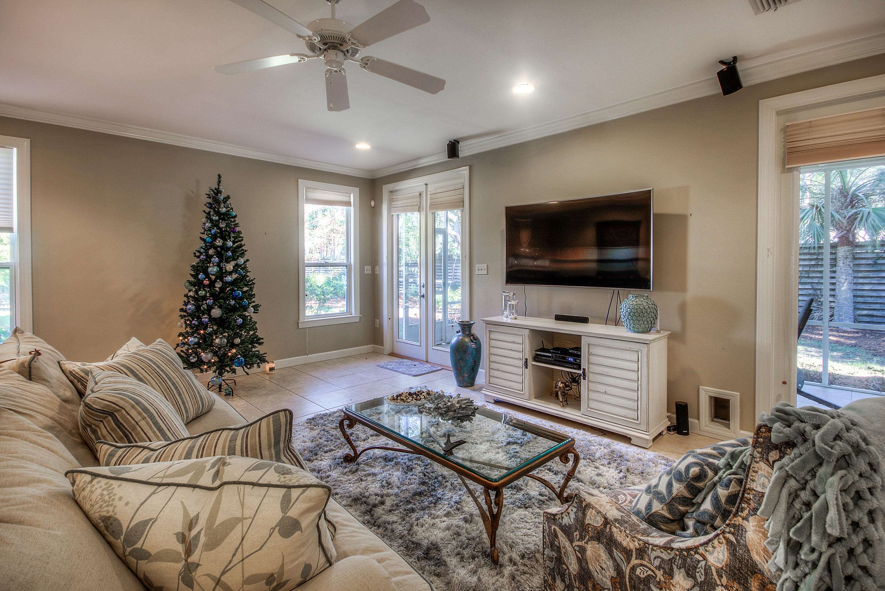 CRYSTAL LAKE - Residential