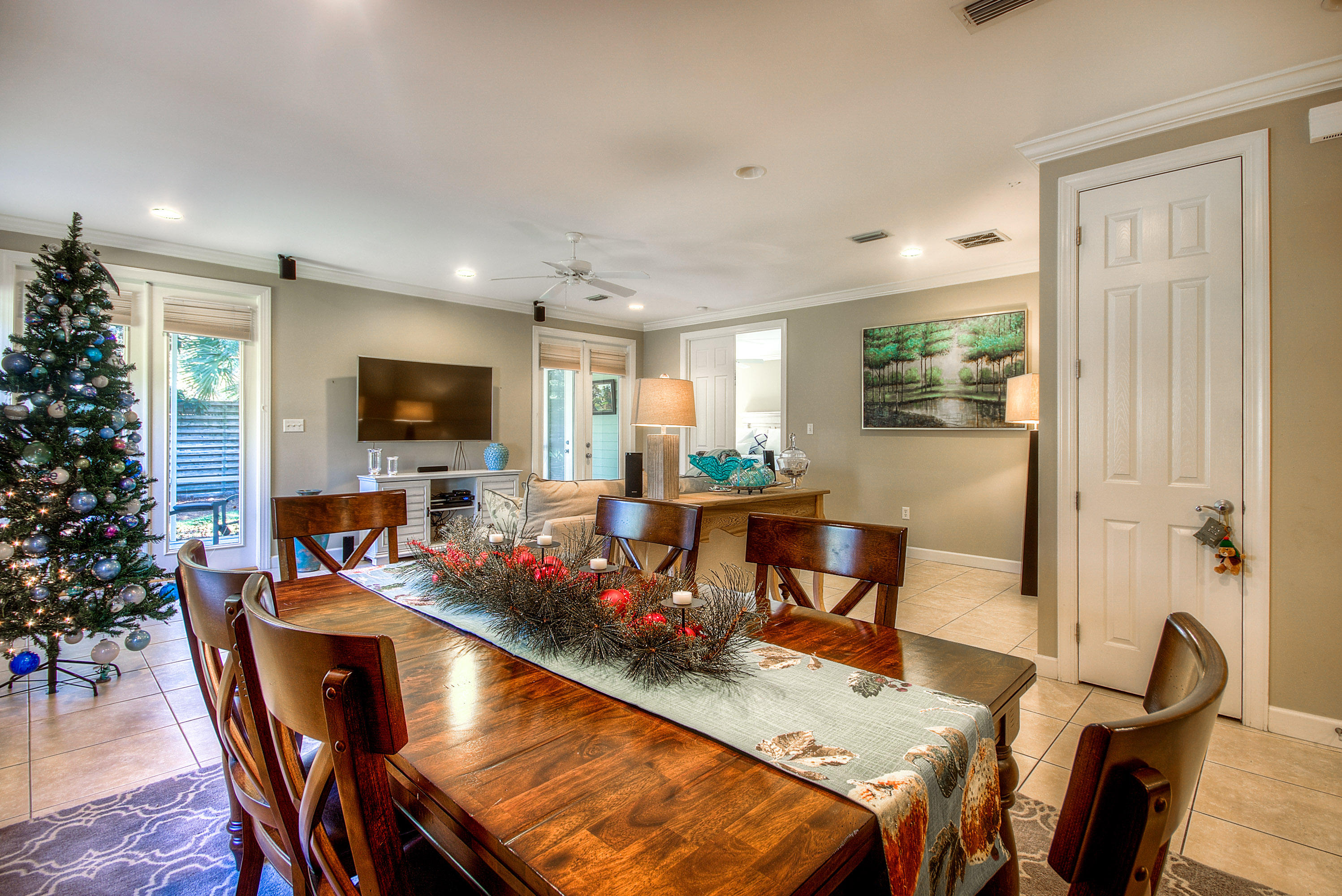 CRYSTAL LAKE - Residential