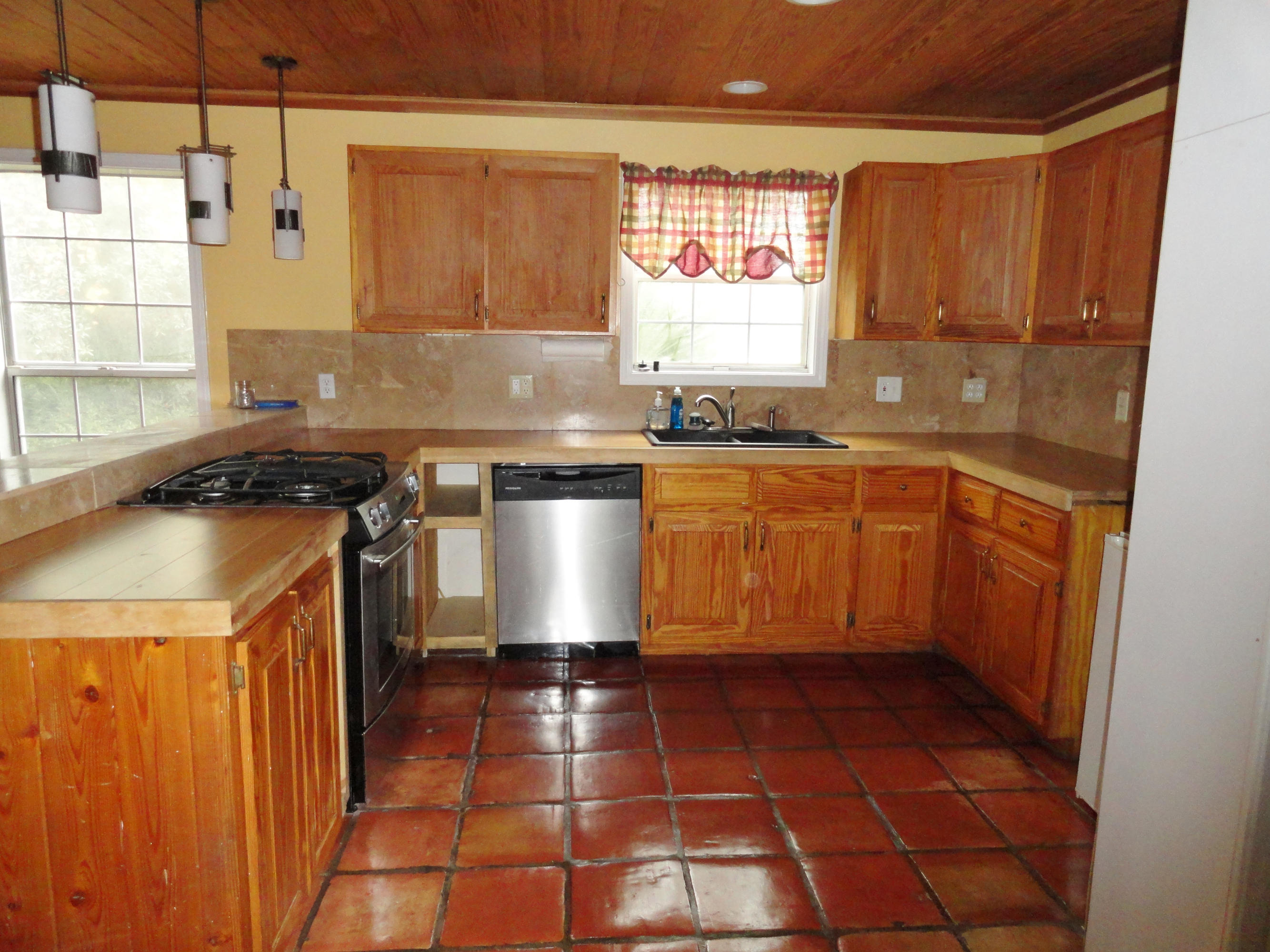 BAY PINE SHORES - Residential