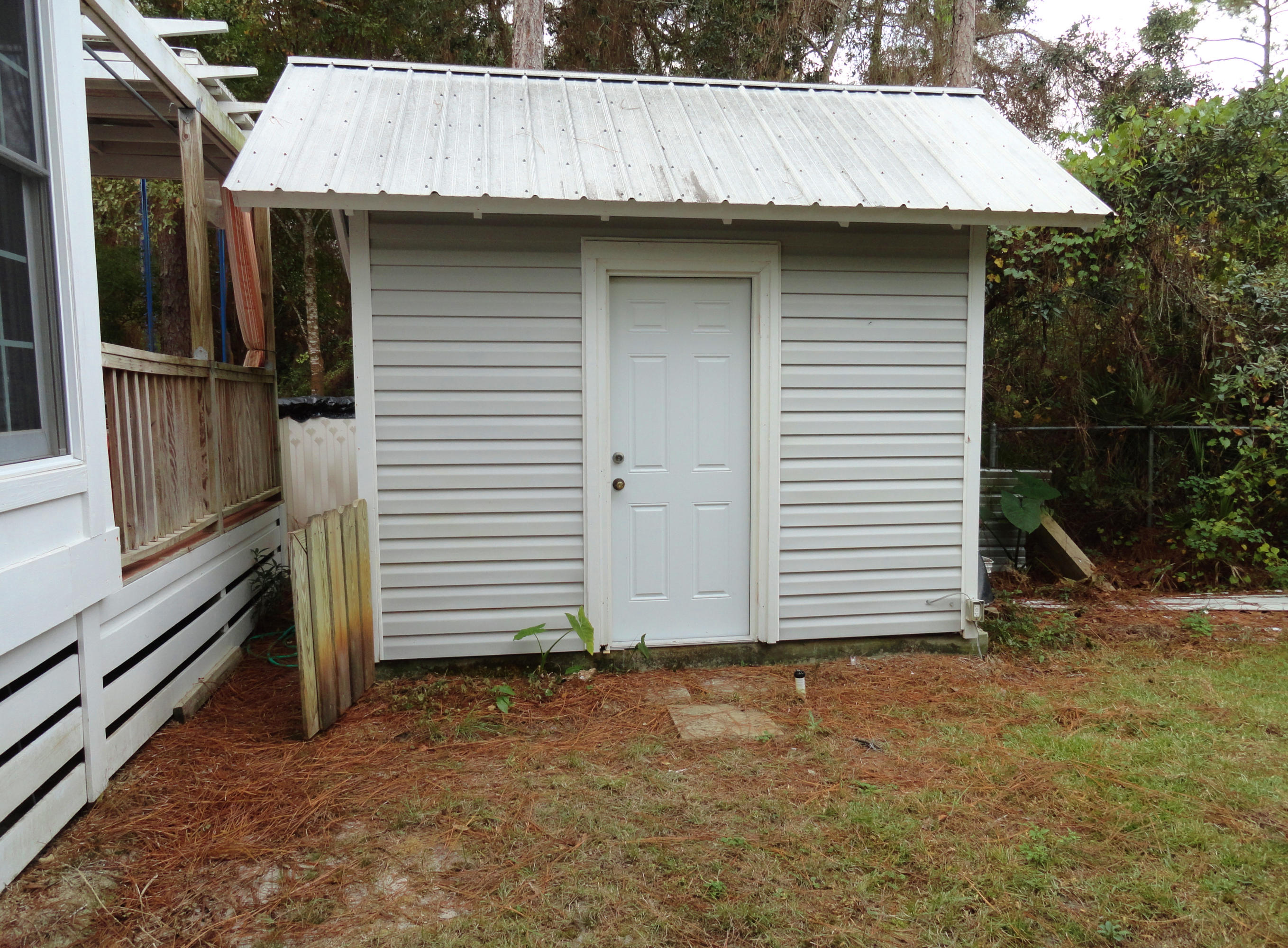 BAY PINE SHORES - Residential