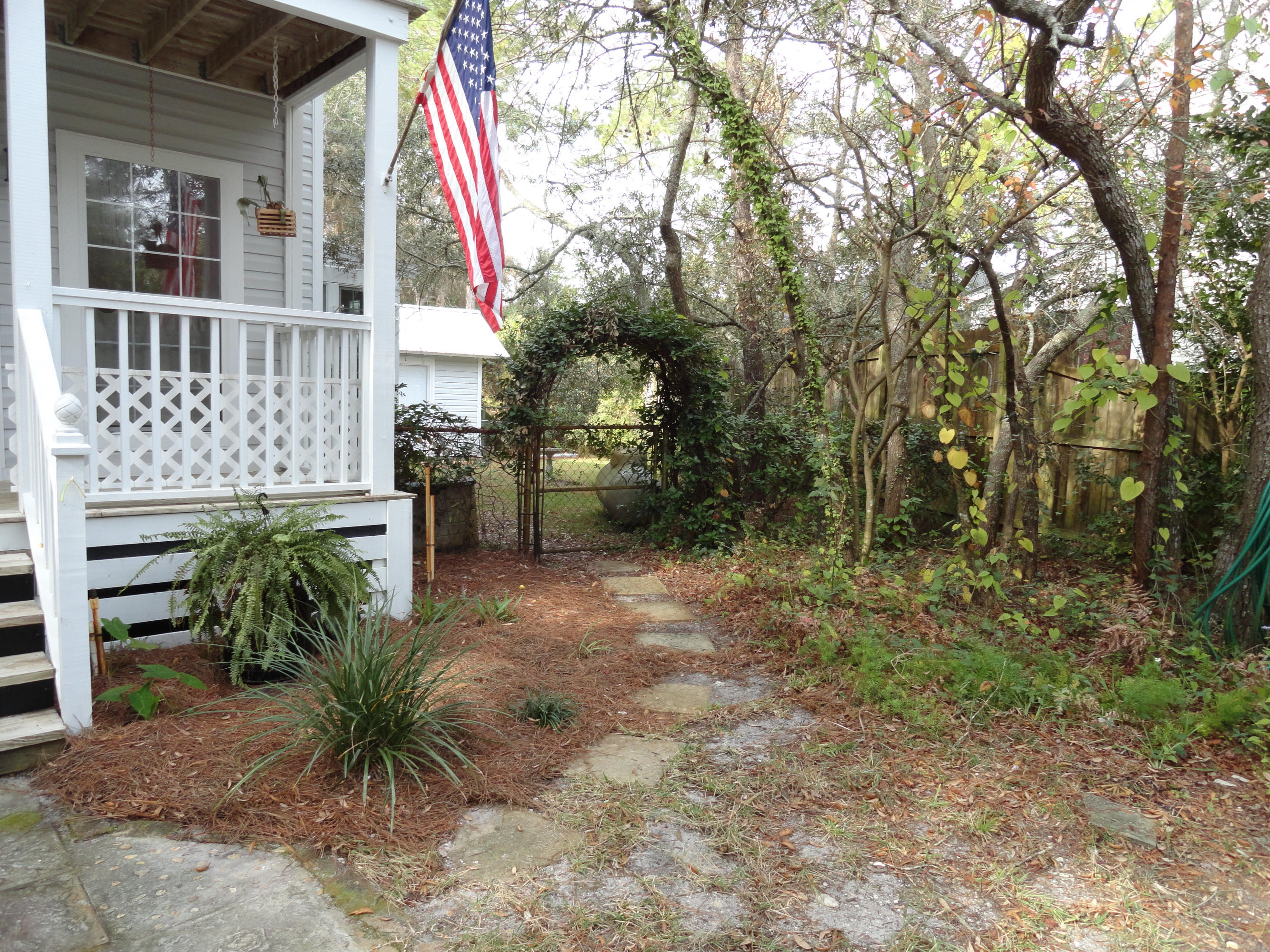 BAY PINE SHORES - Residential