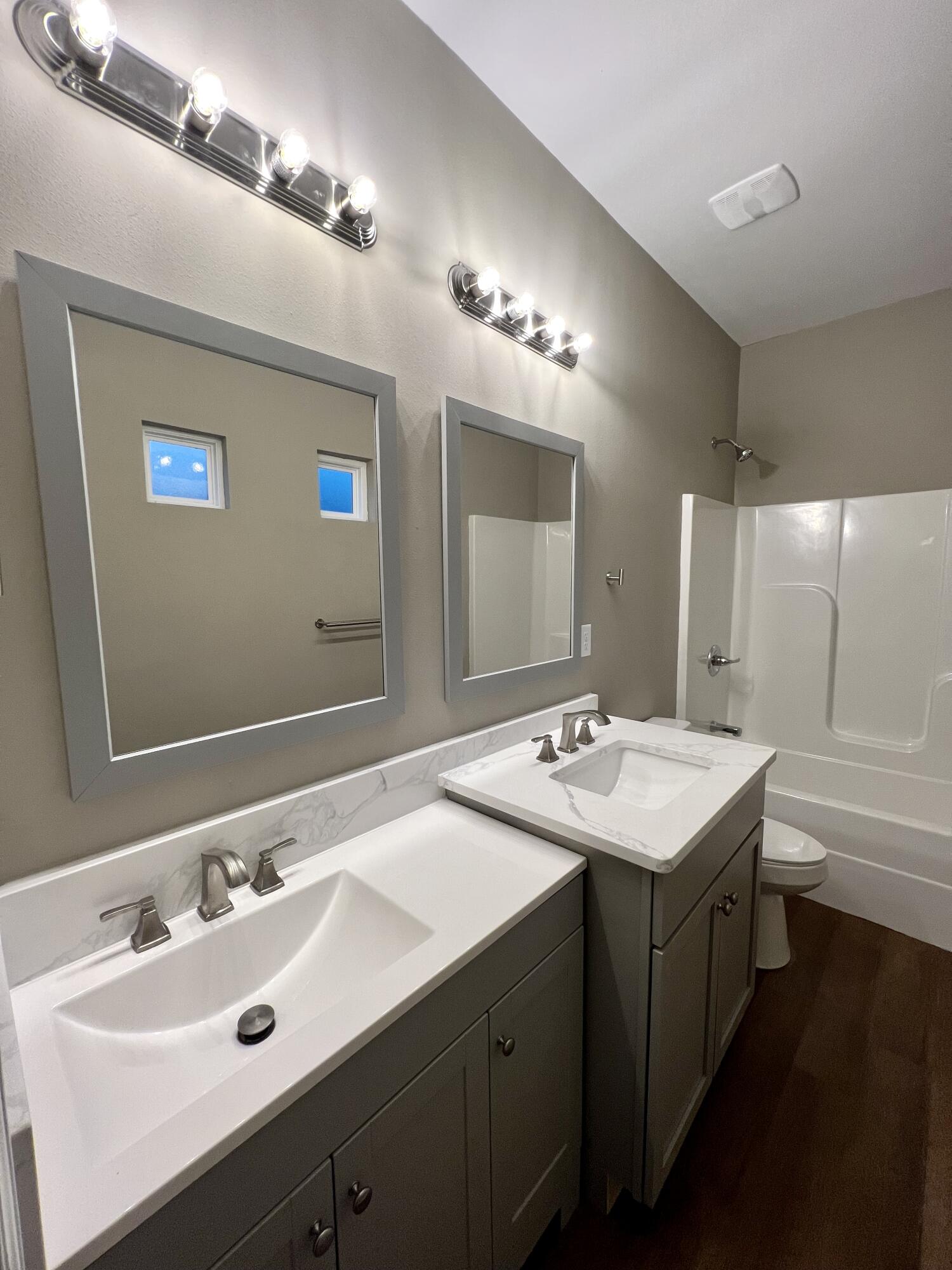 OAKWOOD HILL - Residential