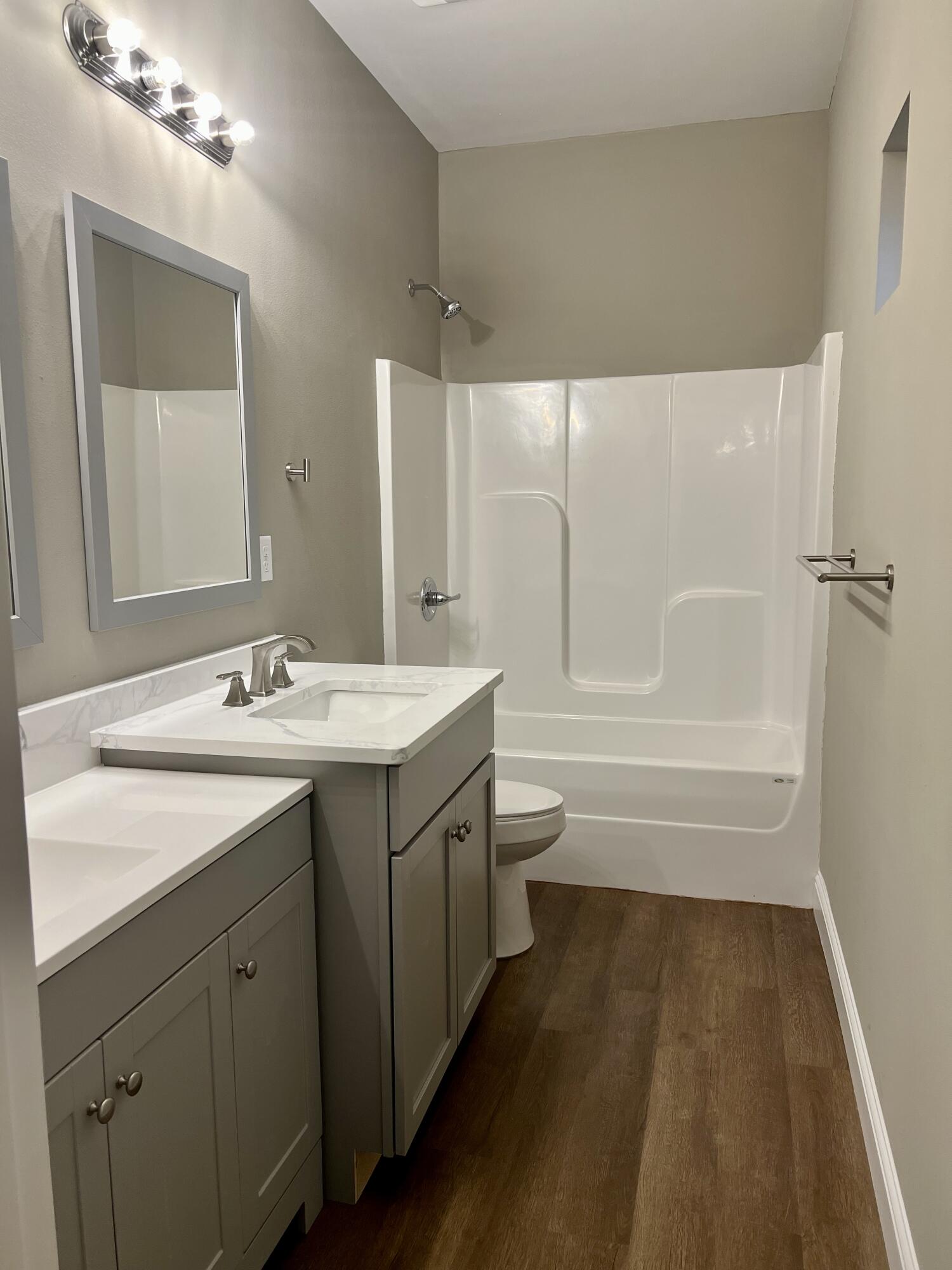 OAKWOOD HILL - Residential