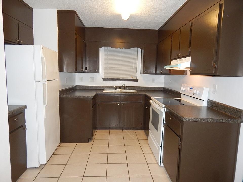 COUNTRY OAKS EST - Residential