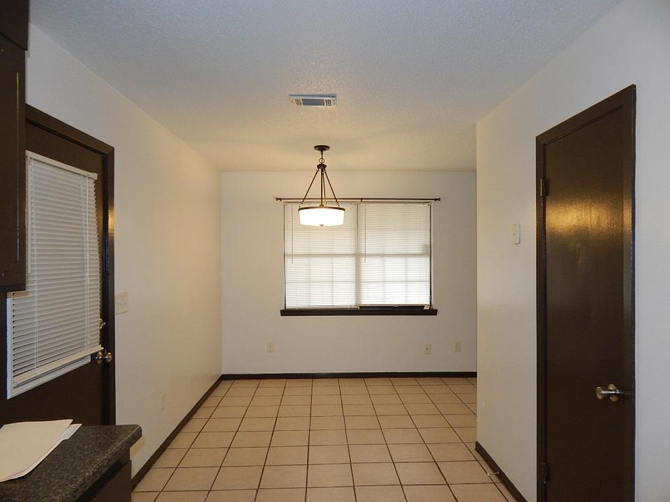 COUNTRY OAKS EST - Residential