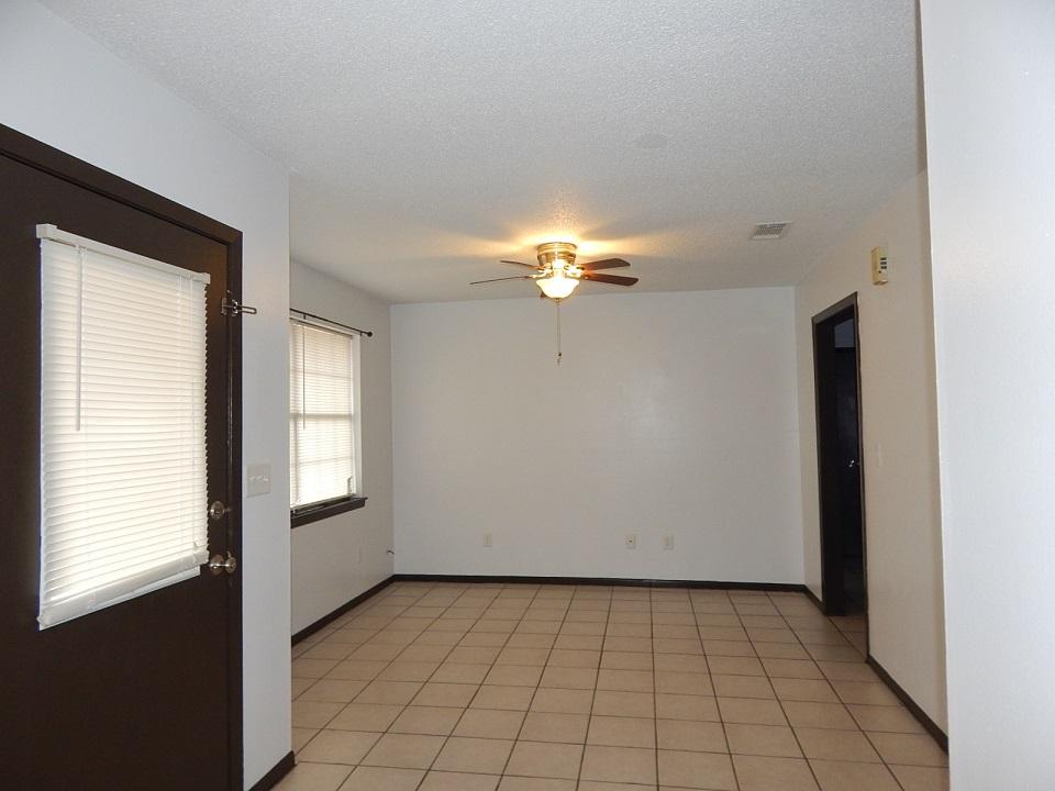 COUNTRY OAKS EST - Residential