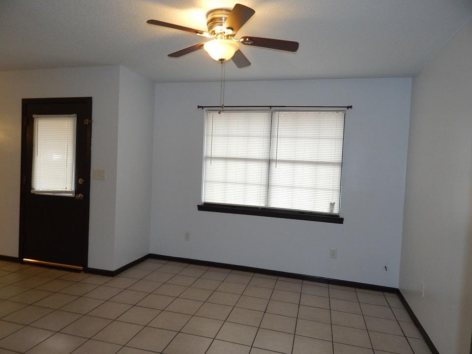 COUNTRY OAKS EST - Residential