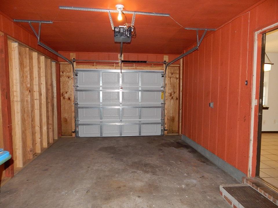 COUNTRY OAKS EST - Residential