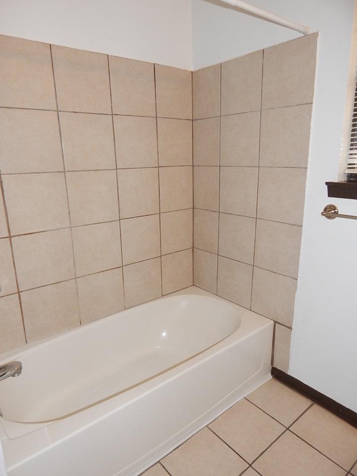 COUNTRY OAKS EST - Residential