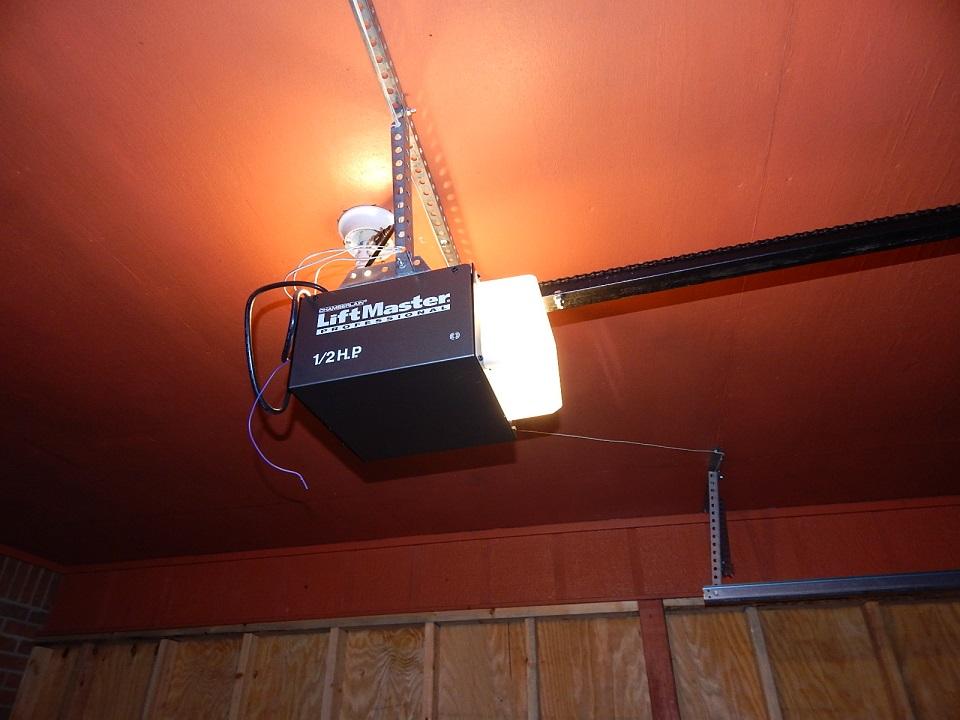 COUNTRY OAKS EST - Residential