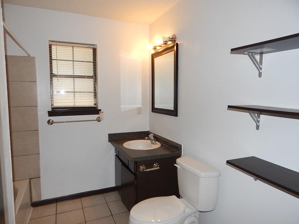 COUNTRY OAKS EST - Residential