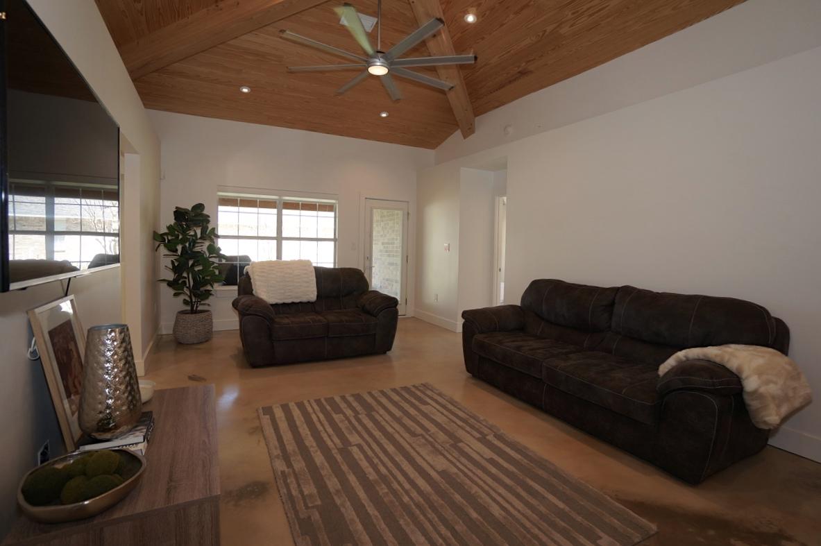 PARADISE RETREAT - Residential