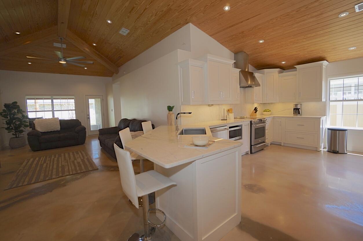 PARADISE RETREAT - Residential