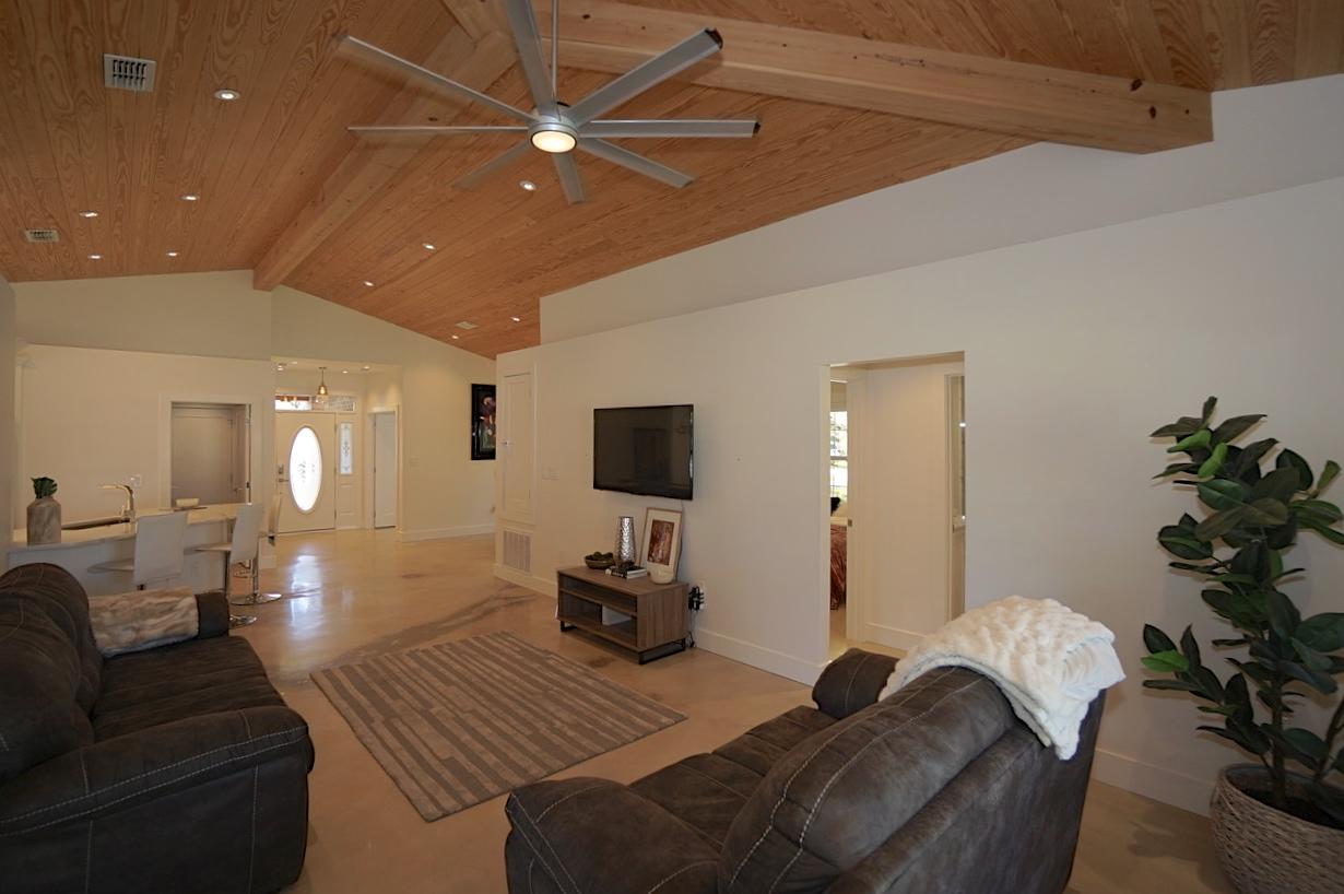 PARADISE RETREAT - Residential