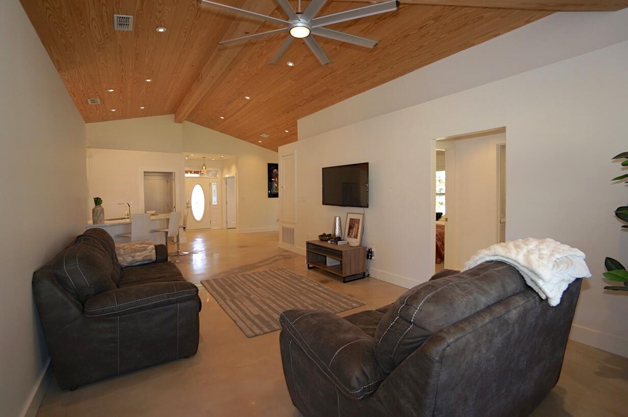 PARADISE RETREAT - Residential