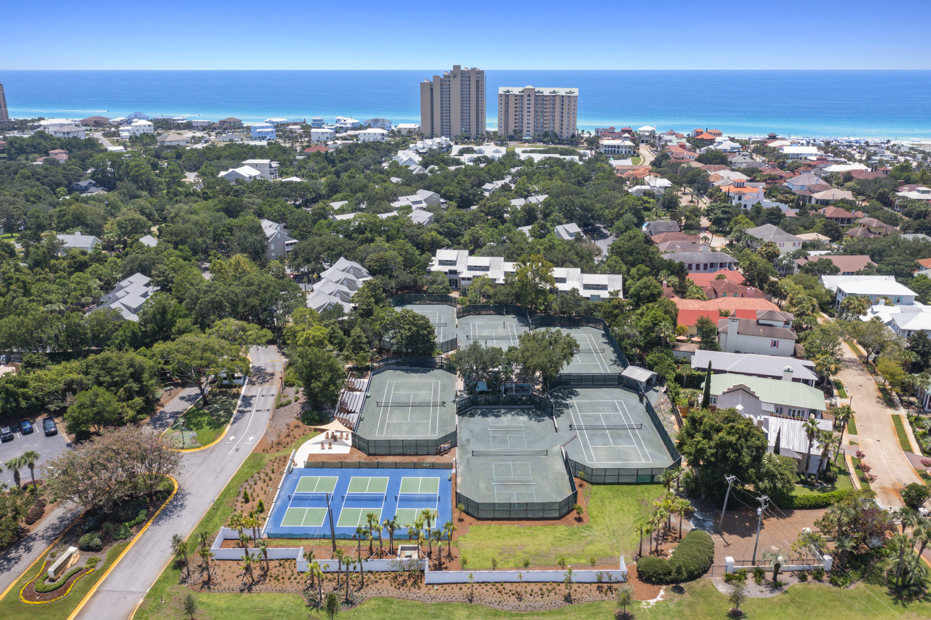 HIDDEN DUNES BEACH VILLAS - Residential