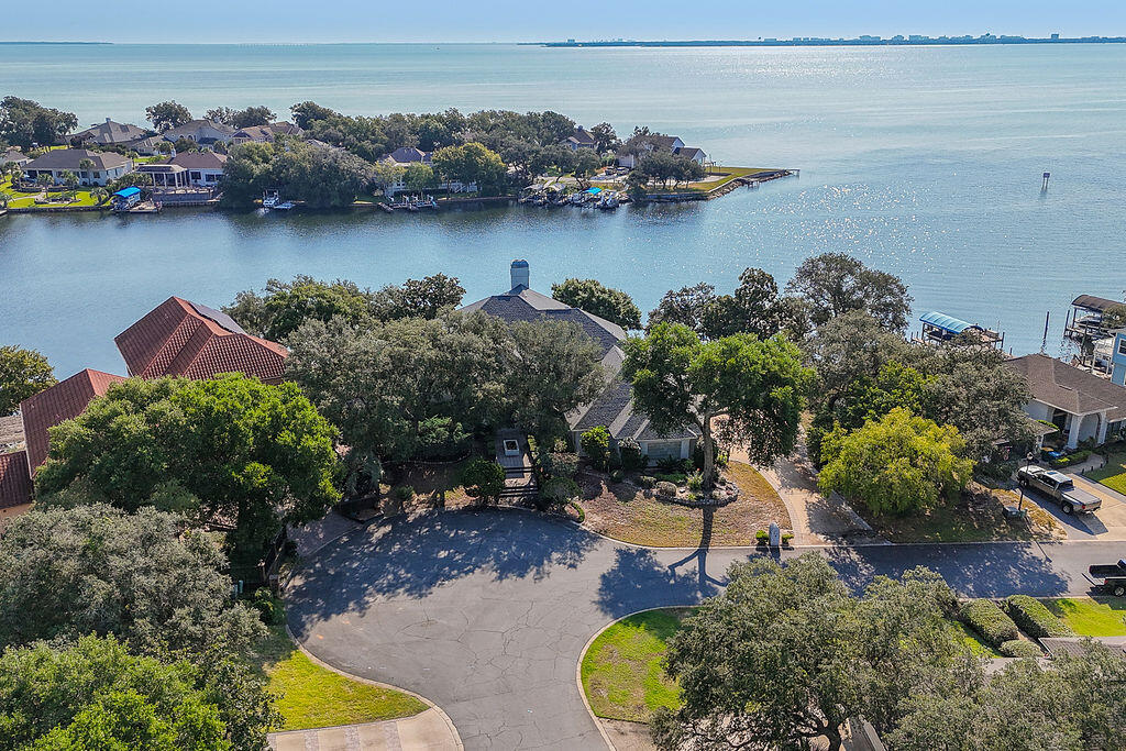 LAKE POINTE - Residential