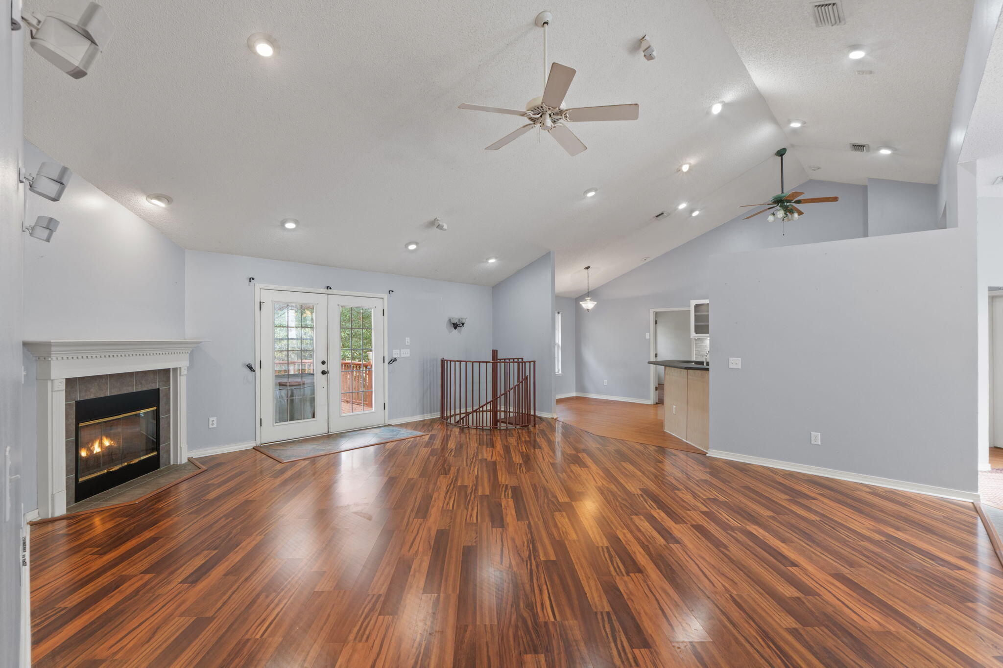 HOLLAND PLACE - Residential