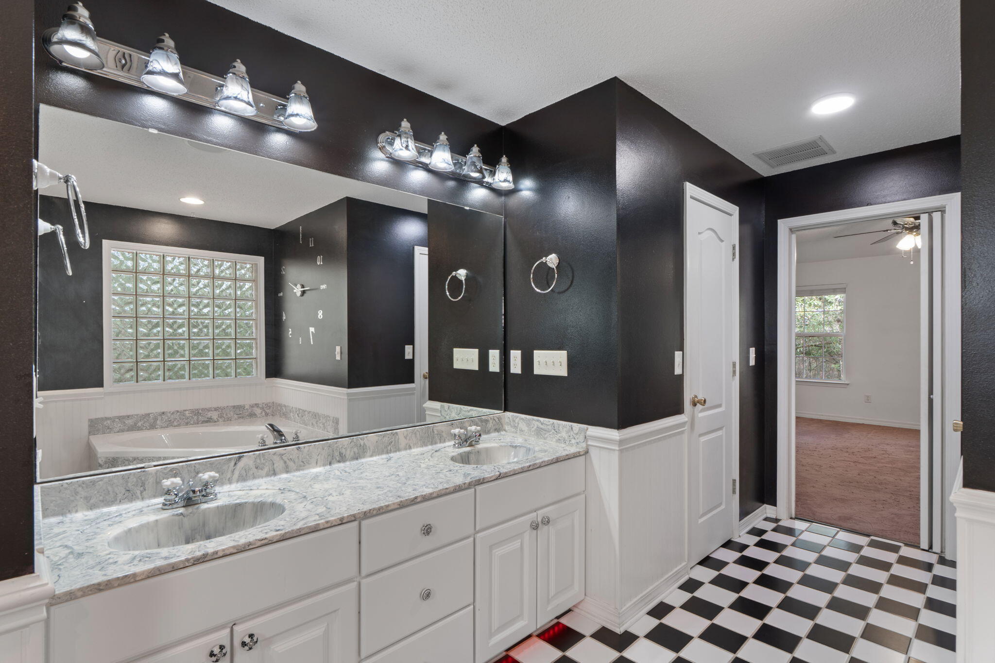 HOLLAND PLACE - Residential