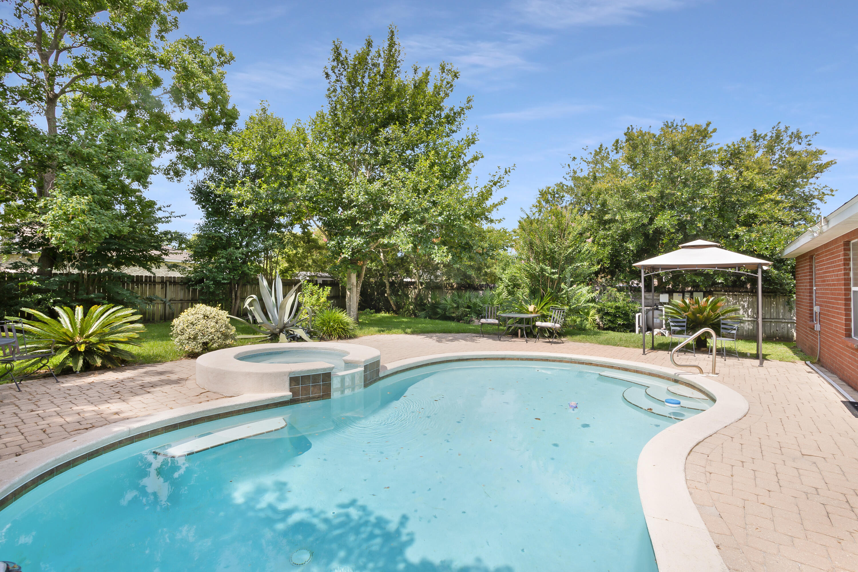 SHADOW OAK S/D - Residential